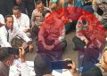 Massa aksi dari Koalisi Pers Sumsel saat ditemui Kapolda Sumsel, Irjen Pol Rony Samtana, usai peristiwa pengeroyokan dua jurnalis di depan Mapolda Sumsel beberapa waktu lalu. (fornews.co/foto: Sidratul Muntaha)