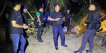 Tim gabungan Polres Muratara saat melakukan penggerebekan di Desa Tebing Tinggi, Kecamatan Nibung, pada Selasa (13/10/2026) malam. (fornews.co/ist)