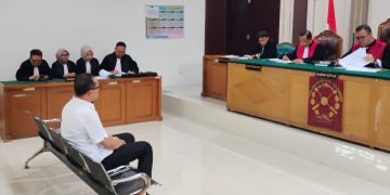 Terdakwa Yudi Kurniawan, Kawilker Karang Agung pada KSOP Kelas I Palembang, kasus dugaan korupsi berupa pungutan di luar ketentuan terhadap perusahaan agen kapal saat sidang, di PN Kelas 1A Khusus Palembang, Senin (26/10/2026). (fornews.co/ist)